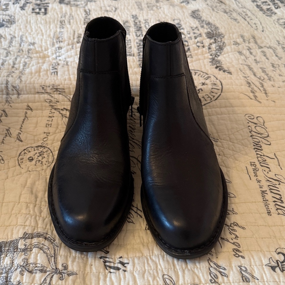 Born Black Leather Shoes Size 9